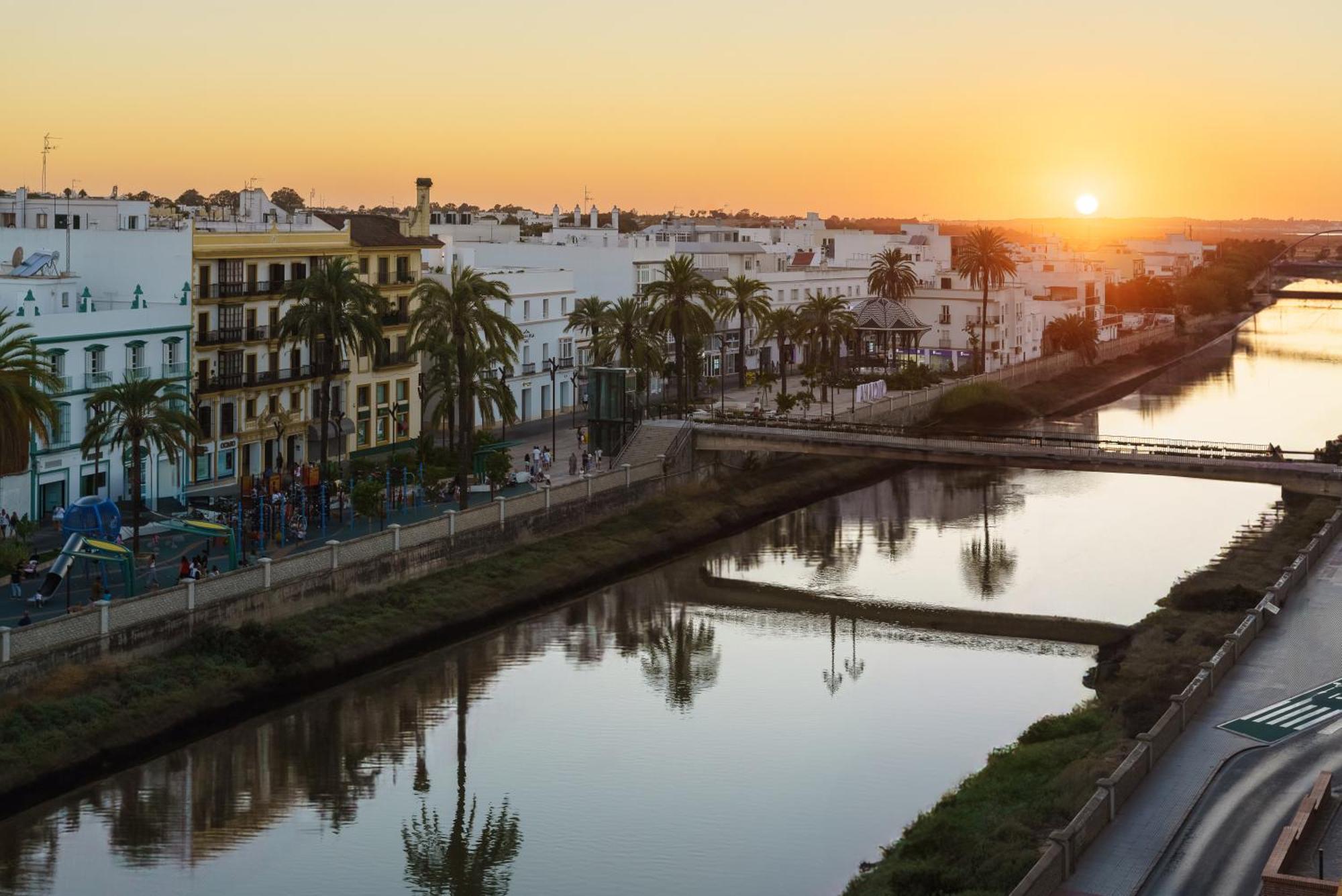 Отель Crisol Chiclana Чиклана-де-ла-Фронтера Экстерьер фото